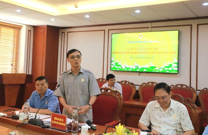 Thiếu tướng Hồ Bá Vinh, Phó trưởng ban Công tác, Hội Cựu chiến binh Việt Nam, trao đổi thông tin tại chương trình