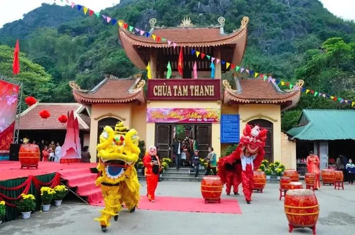 Di tích danh thắng Tam Thanh là điểm đến của du khách thập phương