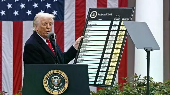 Vào ngày 2/4/2025, Tổng thống Donald Trump tuyên bố tình trạng khẩn cấp quốc gia về thương mại quốc tế và công bố mức thuế quan chưa từng có đối với mọi đối tác thương mại của Mỹ