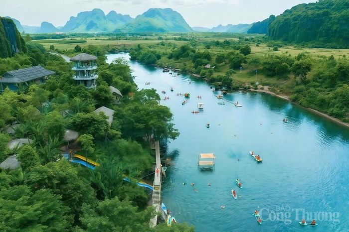 Khu dự trữ sinh quyển thế giới Phong Nha - Kẻ Bàng.