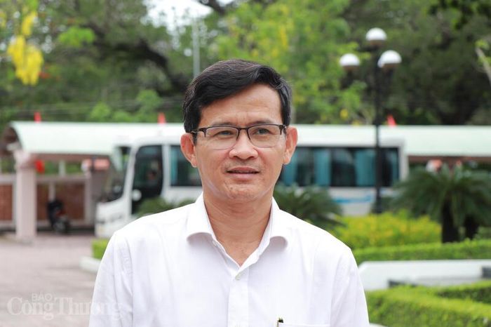 Ông Phan Trọng Hiền, Phó Bí thư Đảng ủy, Chủ tịch UBND đặc khu Côn Đảo trao đổi với phóng viên Báo Công Thương. Ảnh: Thanh Tuấn