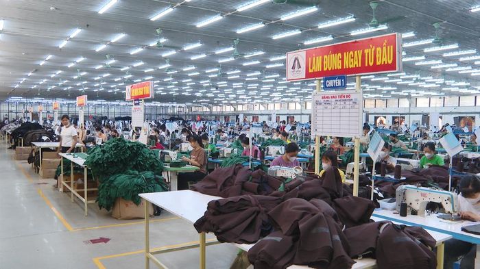 Các chuyền may tại Công ty Cổ phần HP VINA Garment, xã Thiệu Tiến