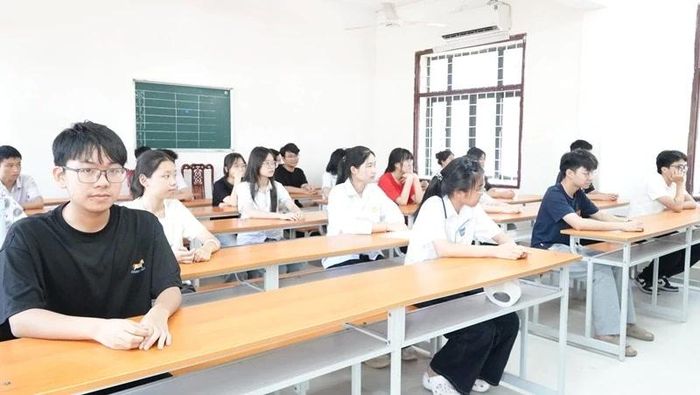Sở Giáo dục và Đào tạo Thanh Hóa cũng đã phối hợp với lực lượng công an, y tế, thanh niên tình nguyện để hỗ trợ thí sinh trong suốt thời gian diễn ra kỳ thi; đồng thời tăng cường các giải pháp phòng chống gian lận công nghệ cao.