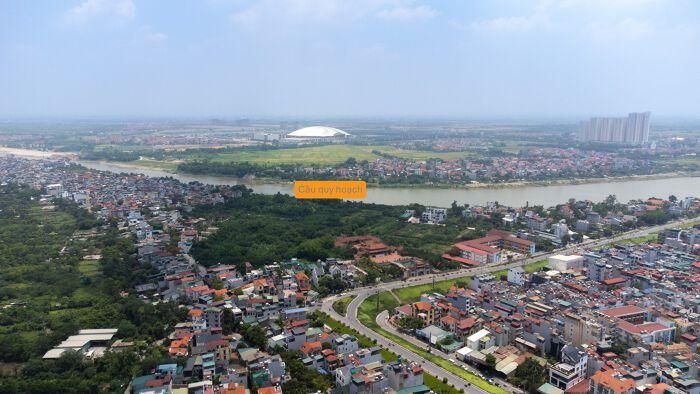 Theo quy hoạch, đoạn giao giữa đê Ngọc Thụy và phố Bắc Cầu dự kiến sẽ có thêm 2 cây cầu mới. Cầu thứ nhất nối sang đê Phương Trạch, đoạn gần với đường dẫn cầu Tứ Liên ở trên địa bàn xã Đông Anh.