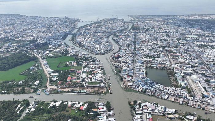 Một góc đô thị Rạch Giá nhìn từ trên cao. Việc mở rộng không gian phát triển đang tạo động lực mới cho phát triển kinh tế - xã hội của An Giang. Ảnh: THÀNH CHINH
