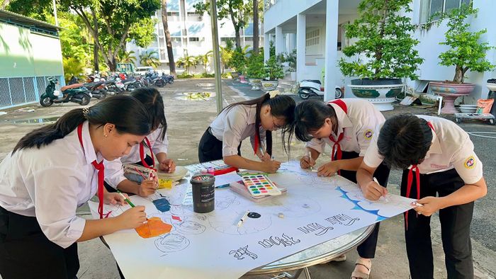 Trẻ em tham gia hoạt động tại Diễn đàn “Lắng nghe trẻ em nói” năm 2026 do Tỉnh đoàn, Hội đồng Đội tỉnh tổ chức. Ảnh: MI NI
