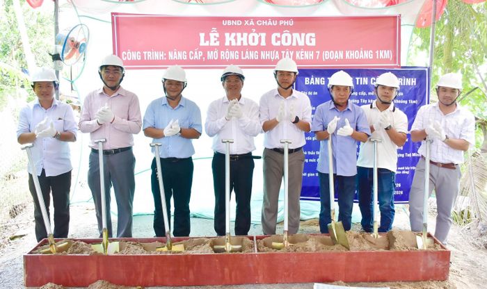 Khởi công công trình nâng cấp mở rộng, láng nhựa tuyến tây Kênh 7.