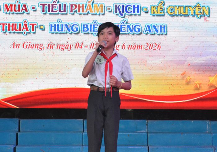 Tiết mục đơn ca cổ của Trường Tiểu học Bình An 3.