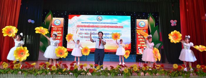 Tiết mục ca múa của Trường Tiểu học Kiên Lương 3.