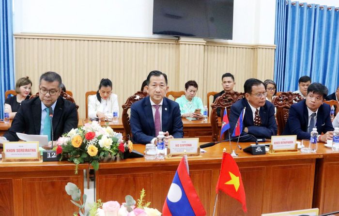 Phó Chủ tịch Thường trực UBND tỉnh An Giang Nguyển Thanh Phong tiếp các đoàn đại biểu Campuchia, Lào và Hội Khmer - Việt Nam.