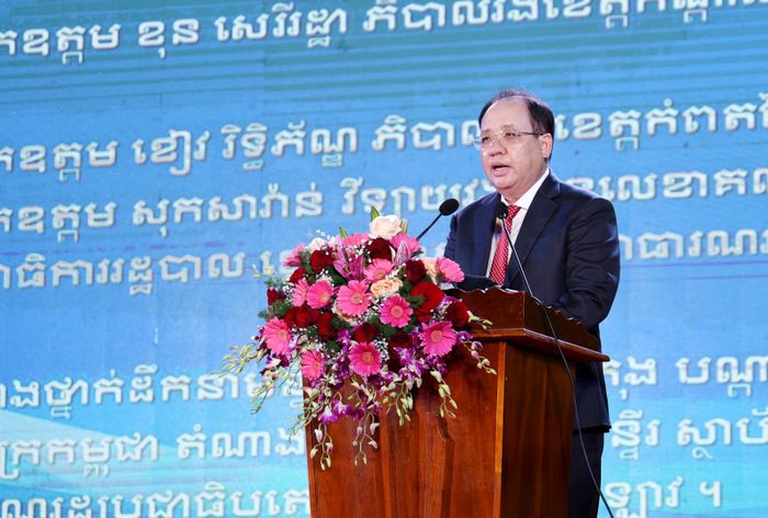 Ủy viên Ban Thường vụ Tỉnh ủy, Phó Chủ tịch Thường trực UBND tỉnh An Giang Nguyễn Thanh Phong phát biểu khai mạc hội chợ.