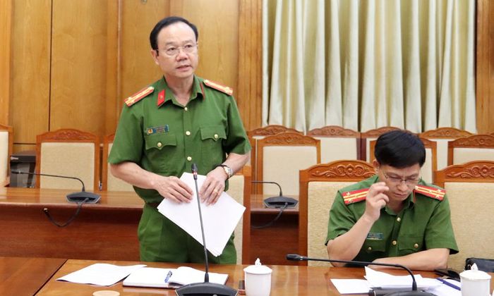  Đồng chí Thân Văn Duy, Phó Giám đốc Công an tỉnh trao đổi về những hạn chế trong quá trình làm sạch, làm giàu dữ liệu đất đai tại cơ sở. 