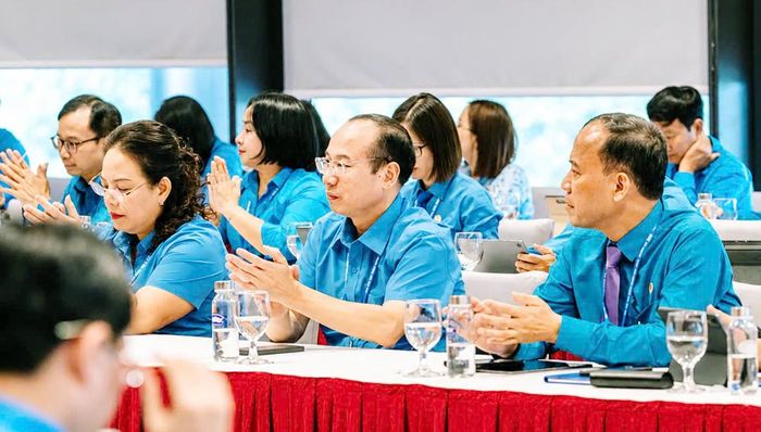  Đại biểu công đoàn tỉnh Bắc Ninh tham gia trung tâm thảo luận tại Đại hội. 