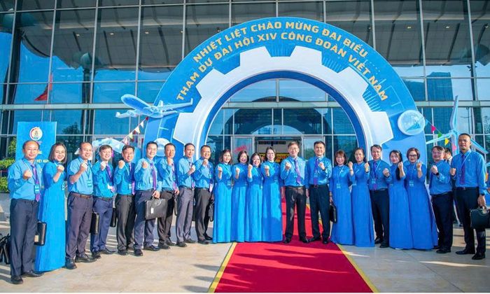  Đoàn đại biểu tỉnh Bắc Ninh mang theo bản lĩnh, tinh thần đổi mới, sáng tạo nhằm nâng cao hơn nữa vai trò của tổ chức Công đoàn Việt Nam gửi tới Đại hội. Ảnh: Hà Quân. 