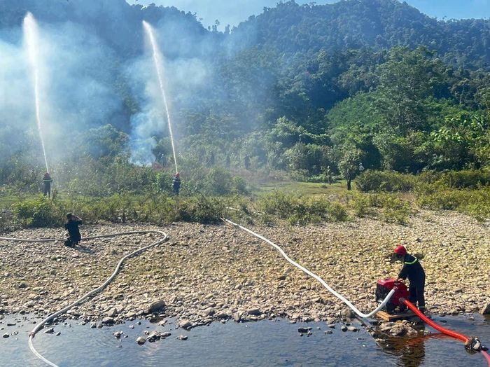 Ban Quản lý rừng đặc dụng Đà Nẵng phối hợp Phòng Cảnh sát phòng cháy, chữa cháy và cứu nạn cứu hộ (Công an thành phố), cùng các lực lượng địa phương tổ chức diễn tập phương án phòng cháy, chữa cháy rừng năm 2026 tại Khu bảo tồn thiên nhiên Bà Nà - Núi Chúa. Ảnh: ĐVCC