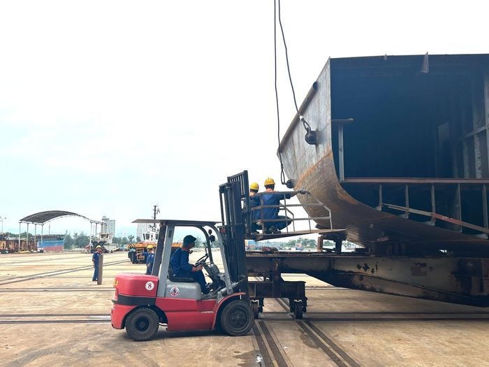 Hoạt động sản xuất tại Công ty TNHH - Tổng Công ty Sông Thu. Ảnh: MINH LÊ