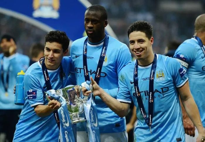 Từ Emirates đến đỉnh cao cùng Man City.