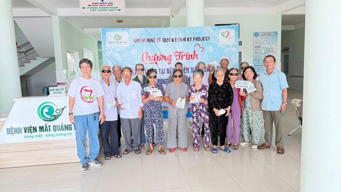 Chương trình mổ mắt, mang ánh sáng và niềm vui cho người nghèo, tại Bệnh viện Mắt Quảng Nam. Ảnh: NVTK.