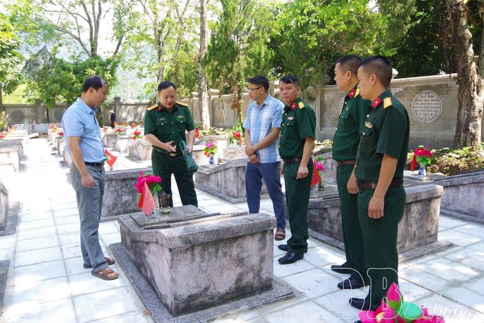 Lãnh đạo Bộ CHQS tỉnh và xã Tuần Giáo chuẩn bị địa điểm, các điều kiện cần thiết để bảo đảm quá trình lấy mẫu diễn ra thuận lợi, đúng quy định.