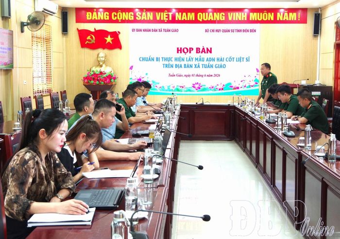 Xã Tuần Giáo và Bộ CHQS tỉnh họp bàn chuẩn bị lấy mẫu ADN hài cốt liệt sĩ trên địa bàn.