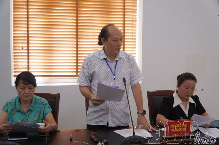 Đại diện Sở Giáo dục và Đào tạo báo cáo nhanh công tác chuẩn bị tổ chức kỳ thi.