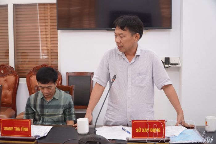 Đại diện Sở Xây dựng phát biểu tại cuộc họp. 