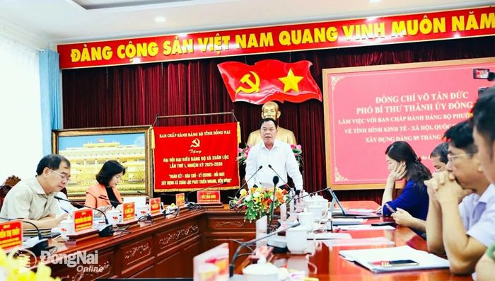 Phó Bí thư Thành ủy Võ Tấn Đức chủ trì làm việc với phường Xuân Lộc. Ảnh: B.Nguyên