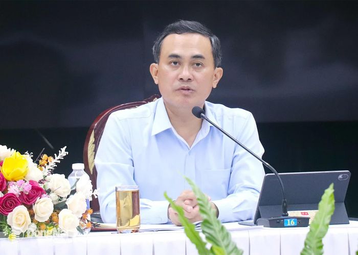 Ủy viên Ban Thường vụ Thành ủy, Phó Chủ tịch UBND thành phố Lê Trường Sơn phát biểu chỉ đạo tại cuộc họp. Ảnh: An Nhơn