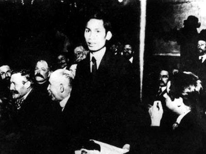 Nguyễn Ái Quốc tại Đại hội lần thứ XVIII của Đảng Xã hội Pháp ở Tua, tháng 12-1920