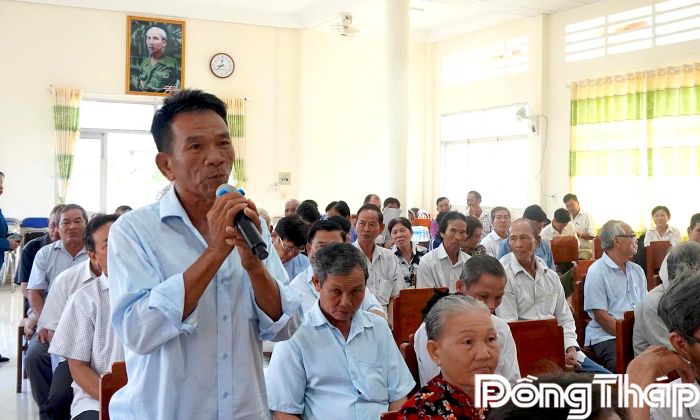 Nhân dân xã phát biểu ý kiến tại hội nghị.