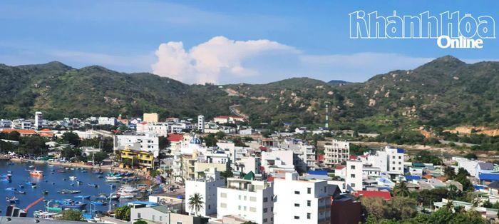 Một góc vịnh Vĩnh Hy, xã Vĩnh Hải.
