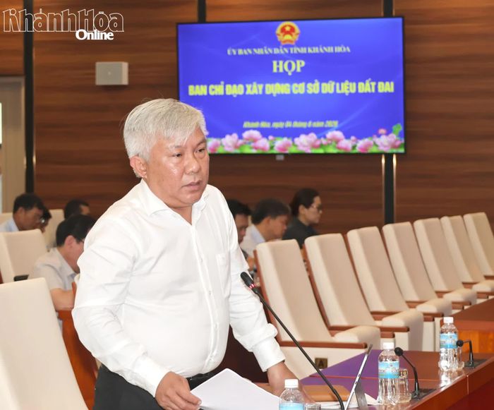 Lãnh đạo Sở Nông nghiệp và Môi trường báo cáo tại cuộc họp.