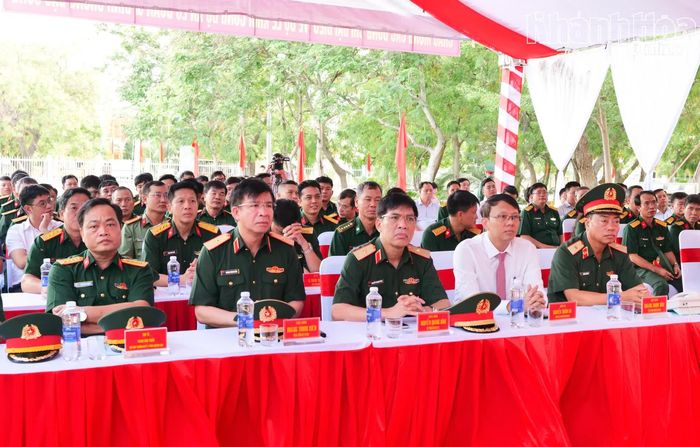 Các đại biểu tham dự buổi lễ.