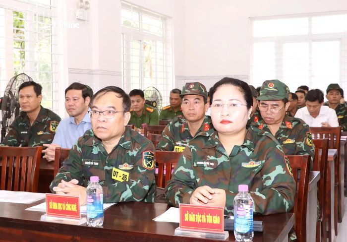Các đại biểu dự khai mạc diễn tập.
