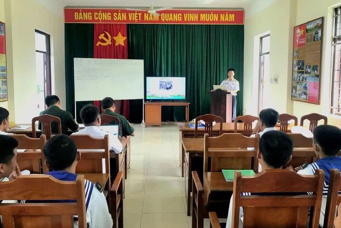 Kiểm tra thực hành giảng bài chính trị.