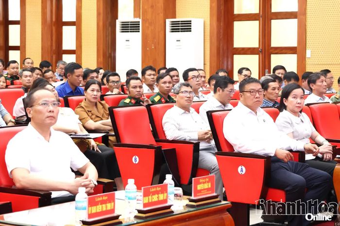 Các đại biểu tham dự hội nghị.