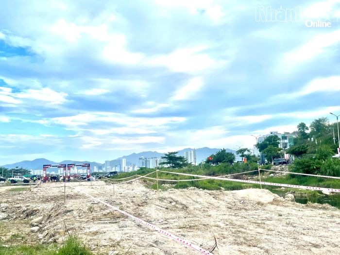 Một vài hố nghiêng có thể có nước, tăng tính hấp dẫn cho thử thách.