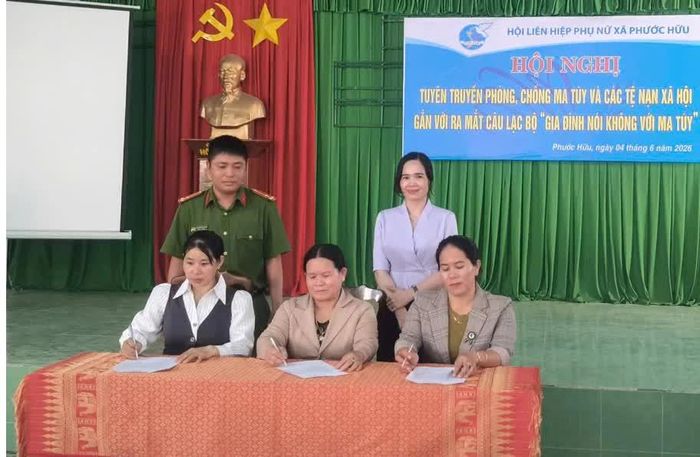 Các thành viên ký cam kết thực hiện tham gia phòng, chống ma túy.