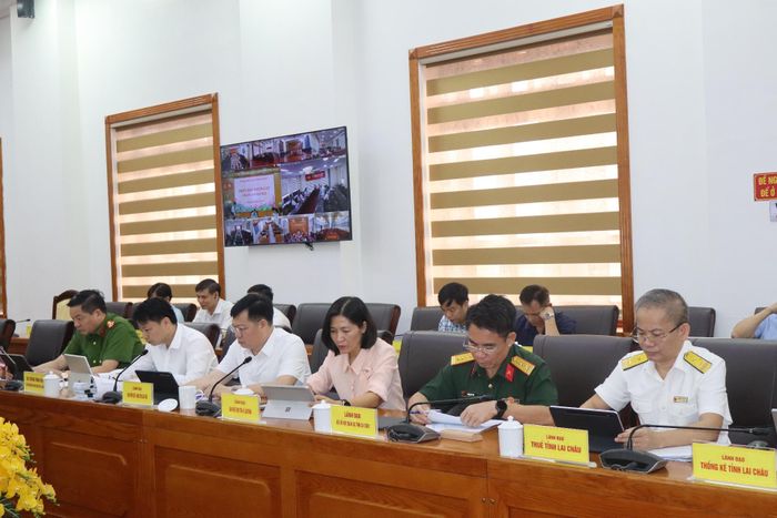 Đại biểu dự phiên họp.