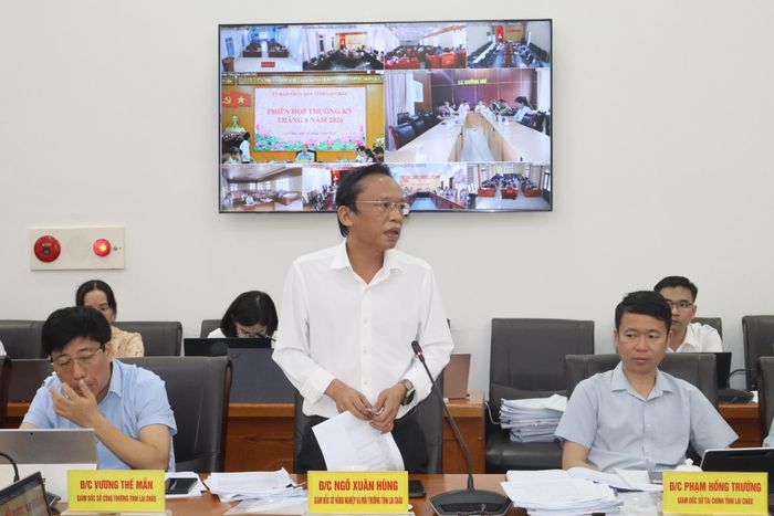 Đại biểu tham gia ý kiến tại phiên họp.