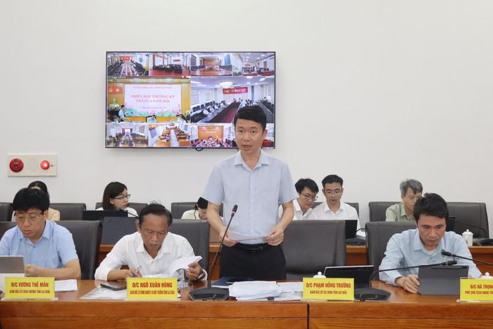 Lãnh đạo Sở Tài chính báo cáo tình hình thực hiện kế hoạch phát triển kinh tế - xã hội, đảm bảo quốc phòng an ninh 6 tháng đầu năm, nhiệm vụ trọng tâm 6 tháng cuối năm 2026.