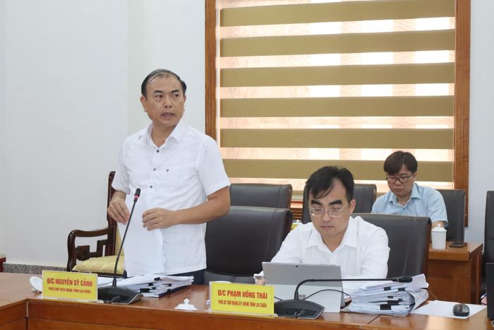 Lãnh đạo UBND tỉnh tham gia ý kiến vào báo cáo tình hình thực hiện kế hoạch phát triển kinh tế - xã hội, đảm bảo quốc phòng an ninh 6 tháng đầu năm, nhiệm vụ trọng tâm 6 tháng cuối năm 2026.