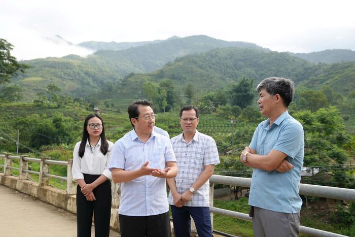 Đồng chí Sùng A Hồ - Phó Bí thư Tỉnh ủy, Trưởng Đoàn Đại biểu Quốc hội tỉnh khảo sát chuẩn bị cho Dự án Cao tốc Bảo Hà - Lai Châu, đoạn tuyến qua xã Khun Há