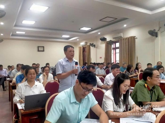 Đại biểu xã Bắc Sơn phát biểu tại hội nghị lấy ý kiến về phương án sắp xếp thôn trên địa bàn