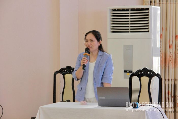 Giảng viên Viện Dinh dưỡng, Bộ Y tế giới thiệu tổng quan về tài liệu hướng dẫn điều tra giám sát định kỳ hằng năm