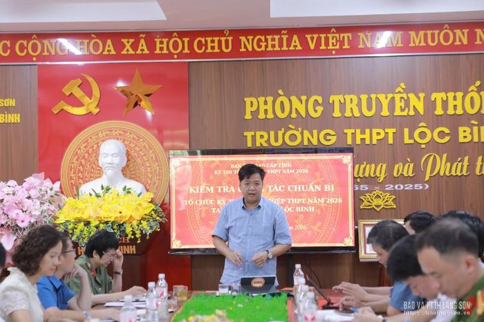 Lãnh đạo Sở Giáo dục và Đào tạo, Trưởng đoàn kiểm tra phát biểu kết luận tại buổi kiểm tra