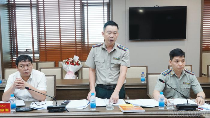 Các thành viên Ban Chỉ đạo thảo luận tại hội nghị.