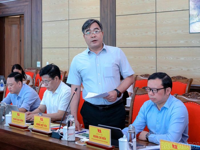 Lãnh đạo các ban, sở, ngành của tỉnh phát biểu tại buổi làm việc.