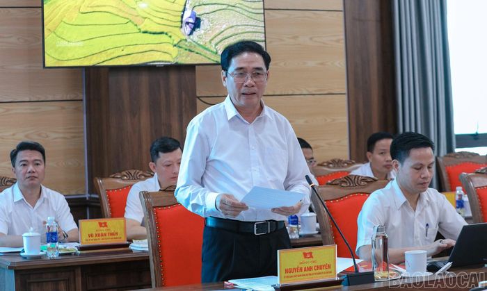Đồng chí Nguyễn Anh Chuyên, Bí thư Đảng ủy xã Văn Bàn phát biểu tại buổi làm việc.