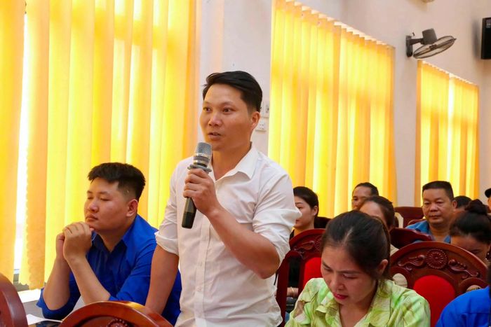Đại biểu tham gia ý kiến về sáp nhập tổ dân phố.